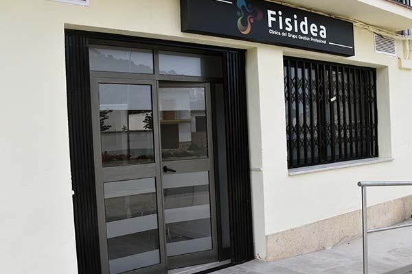 Entrada y ubicación de Clínica Fisidea en Archidona Málaga